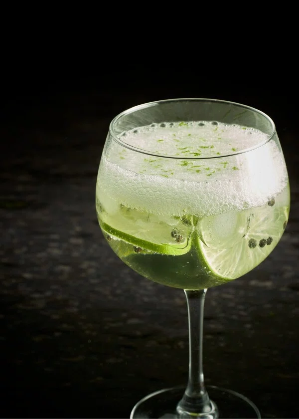 Recherche et développement siphon-évolution gin mousse à cocktail